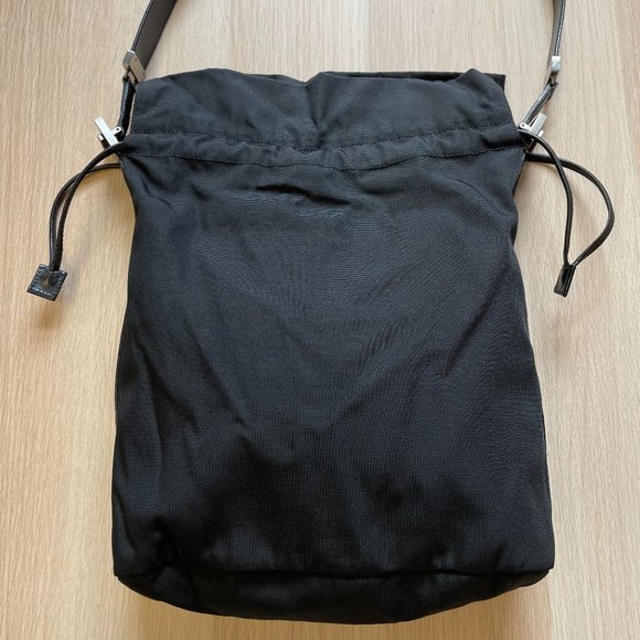 Vintage Gucci Black Nylon Bucket Bag - Picture 2 of 5